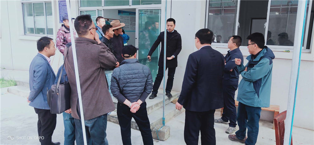 西南督查組在自治區(qū)、日喀則市、吉隆縣、吉隆鎮(zhèn)有關(guān)領(lǐng)導(dǎo)的陪同下對吉隆鎮(zhèn)污水處理廠檢查工作